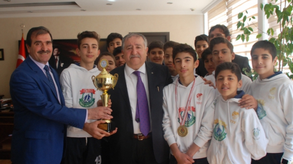 Türkiye Petrolleri Ortaokulu Futsalda Bölge Birincisi Oldu