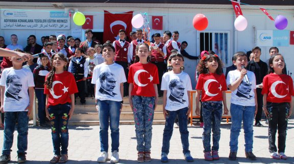 Suriyeli Öğrencilerden 23 Nisan Kutlaması