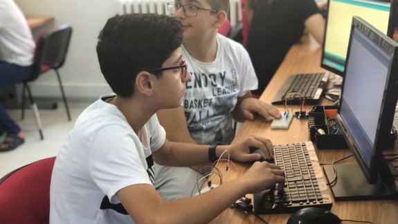 İnovasyon Merkezinde Kodlama ve Arduino öğrenci eğitimleri başladı.