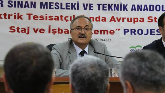 Milli Eğitim Müdürü Ahmet Alagöz, Mimar Sinan MTALde Meslek ve Teknik Lisesi Müdürleriyle Bir Araya Geldi.