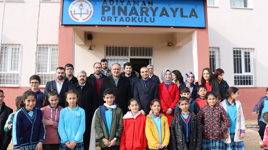 Pınaryayla İlköğretim Okulu Öğrencilerine Kışlık Mont Yardımında Bulundu.