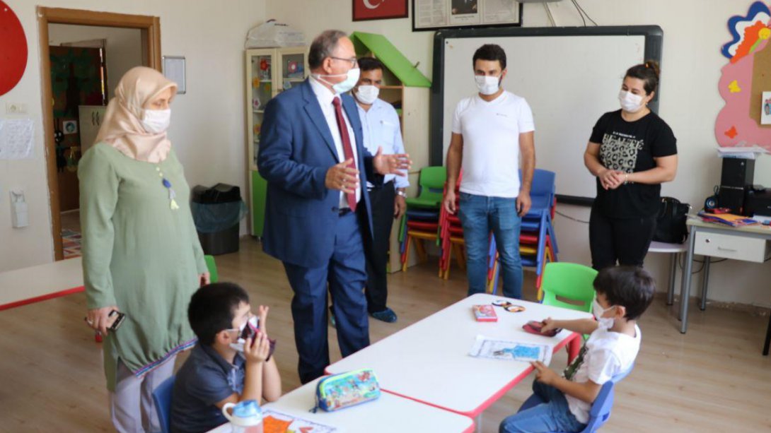 Ahmet Alagöz Okul Gezilerine Devam Ediyor