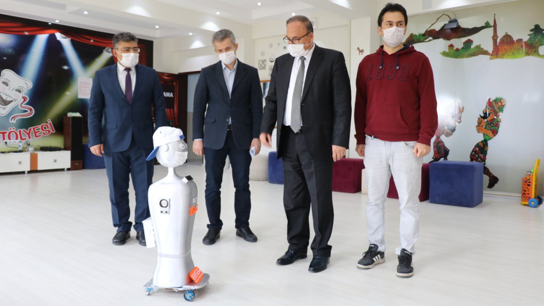 Adıyaman BİLSEM'den Türkiye'nin ilk Yapay Zekâ Destekli Maske Tanıyan Otonom Robotu