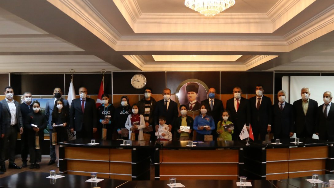 12 Mart İstiklal Marşının Kabulü 'nün 100. Yılı ve Mehmet Akif Ersoy'u Anma Günü Ödül Töreni Yapıldı.
