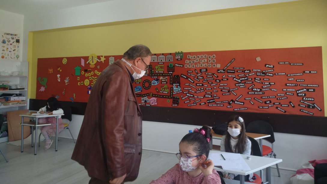 İl Milli Eğitim Müdürü Ahmet Alagöz, Bilim ve Sanat Merkezleri Resim Alanı Bireysel Değerlendirme sınavını yerinde incelemek üzere BİLSEM'i ziyaret etti.
