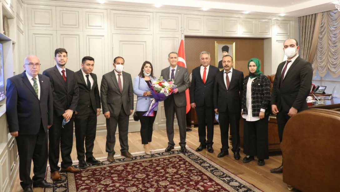 Adıyaman Valisi Sayın Mahmut Çuhadar, 24 Kasım Öğretmenler Günü münasebetiyle öğretmenleri kabul etti.