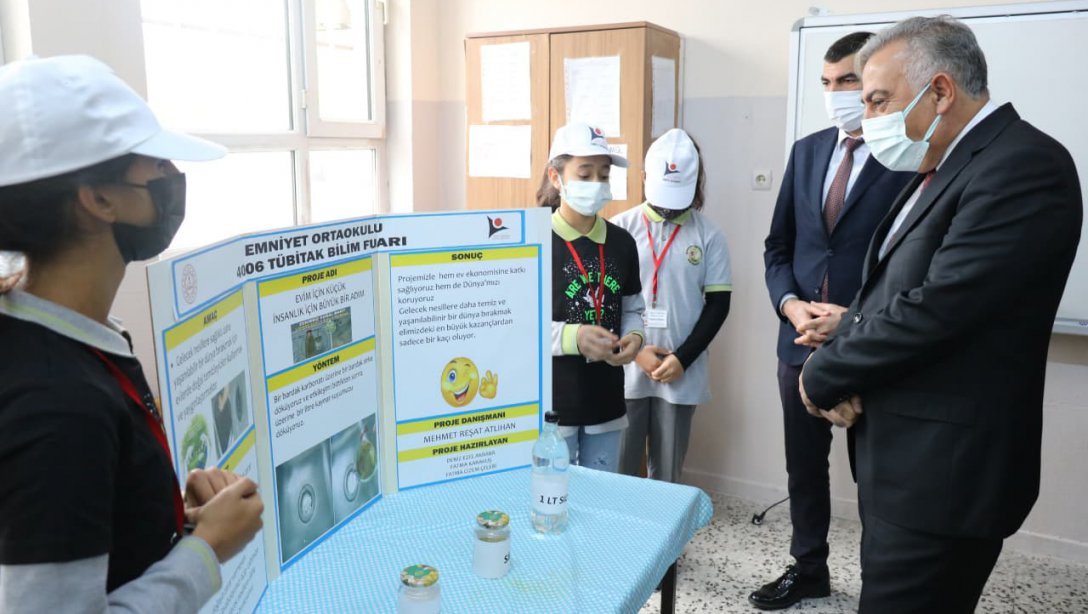 Milli Eğitim Müdürümüz Sayın Hakan Gönen, Emniyet Ortaokulunda düzenlenen 4006 TÜBİTAK Bilim Fuarı sergisini ziyaret etti.