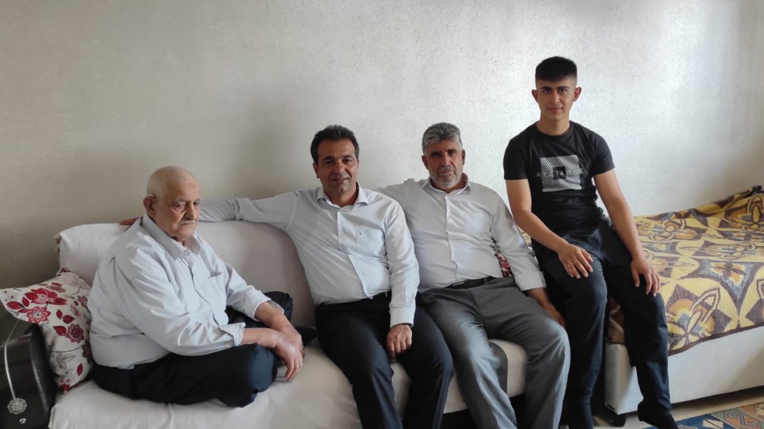  İl Milli Eğitim Müdür Vekilimiz Sayın Ali Fırat'tan Şehit Ailesine Bayram Ziyareti