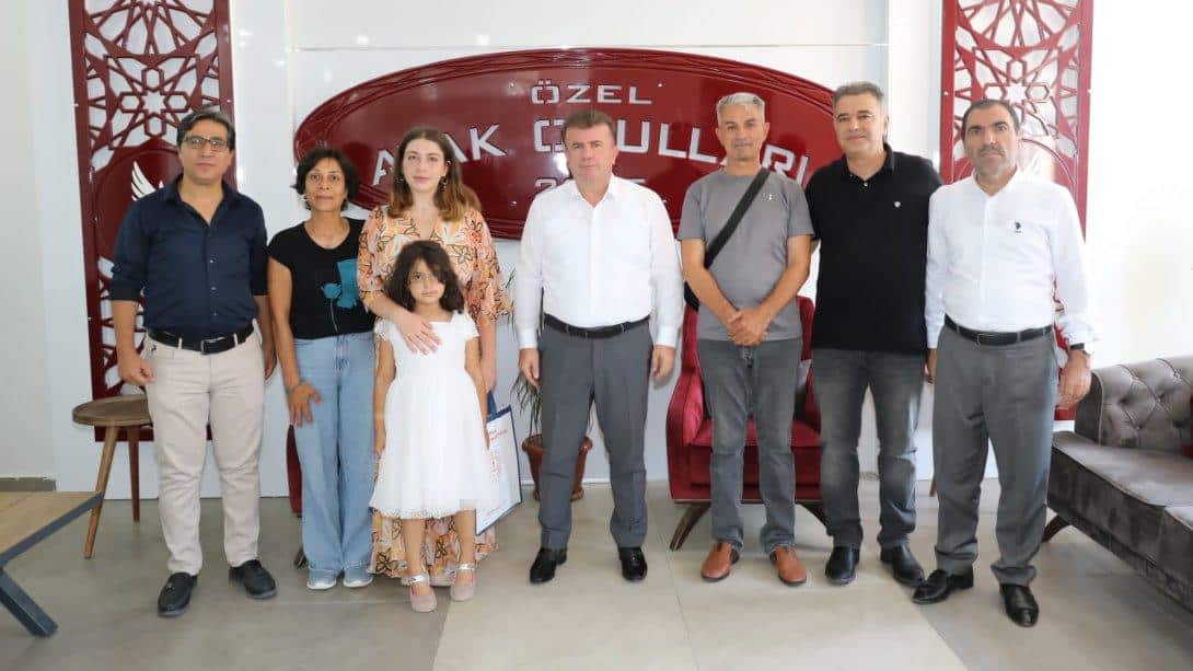 İl Milli Eğitim Müdürümüz Sayın Ramazan Aşcı, AYT SAYISAL Türkiye 115.si Akasya Zehra Er'i okulunda ziyaret etti.
