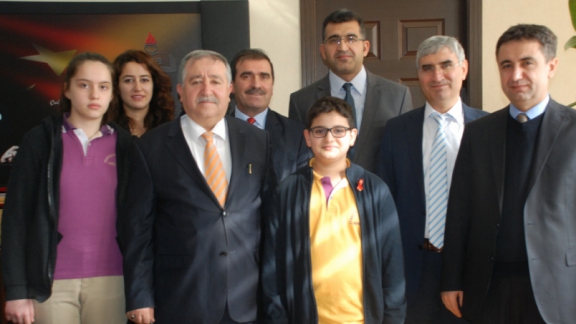 TEOG Türkiye Birincileri Milli Eğitim Müdürümüzü Ziyaret Etti
