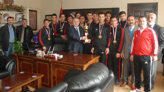 Mesleki ve Teknik Anadolu Lisesi Türkiye Futsal Finallerine Katılmaya Hak Kazandı