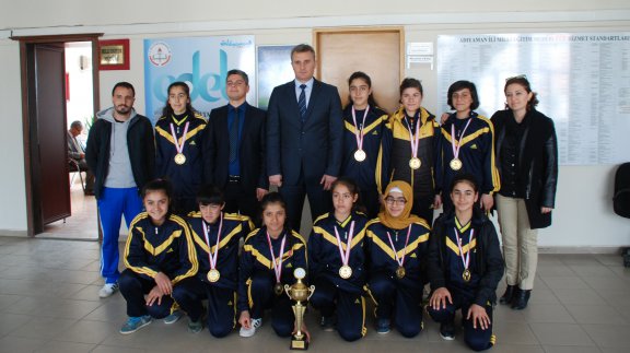 Küçük Hasancık Ortaokulu Futsalda Bölge Birincisi Oldu