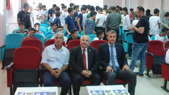 Anadolu İmam Hatip Lisesi Fen ve Sosyal Bilimler Proje Okulunda İlk Ders Zili Heyecanı. 