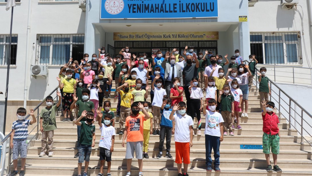İl Milli Eğitim Müdürü Ahmet Alagöz Kademeli Normalleşme kapsamında yüz yüze eğitime başlayan öğrencileri ziyaret etti.