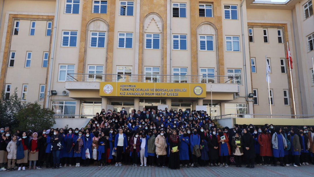 Milli Eğitim Müdürümüz Sayın Hakan Gönen, TOBB Anadolu İmam Hatip Lisesinin hazırladığı 
