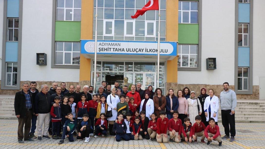 İl Milli Eğitim Müdürümüz Sayın Ali Tosun, Şehit Taha Uluçay İlkokulunu ziyaret ederek yapılan fiziksel etkinlik çalışmalarına katıldı
