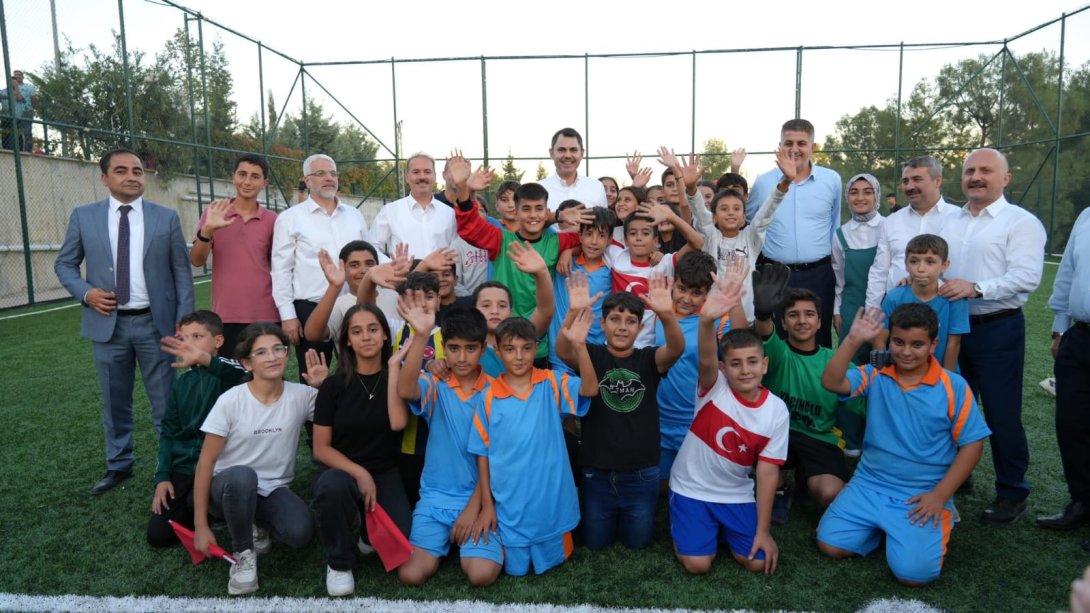 Çevre ve Şehircilik Bakanımız Sayın Murat KURUM, Öğrencilerimizin Talebi Üzerine Mevlana Ortaokulumuzun Bahçesine Halı Saha Yapılmasını Sağladı