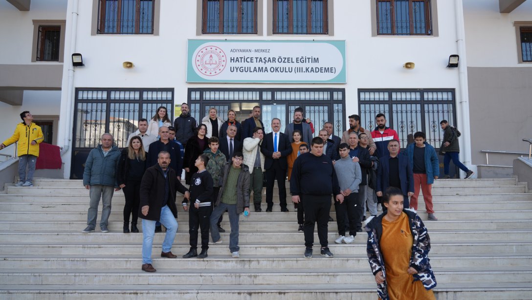 İl Milli Eğitim Müdürümüz Sayın Ali TOSUN, 3 Aralık Dünya Engelliler Günü Dolayısıyla Hatice Taşar Özel Eğitim Uygulama Okulu'nu Ziyaret Etti